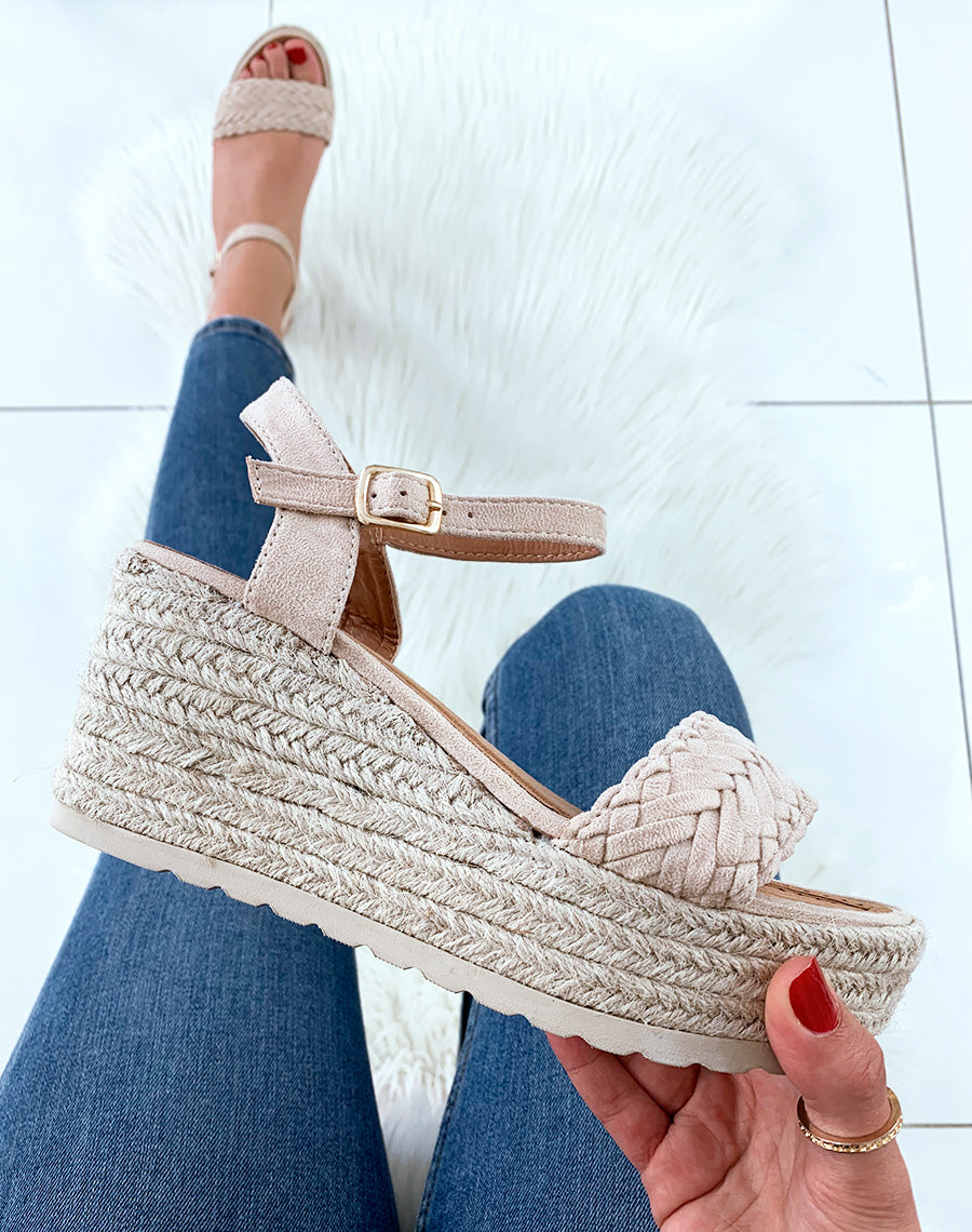 Compensées beiges suédines talon tressé