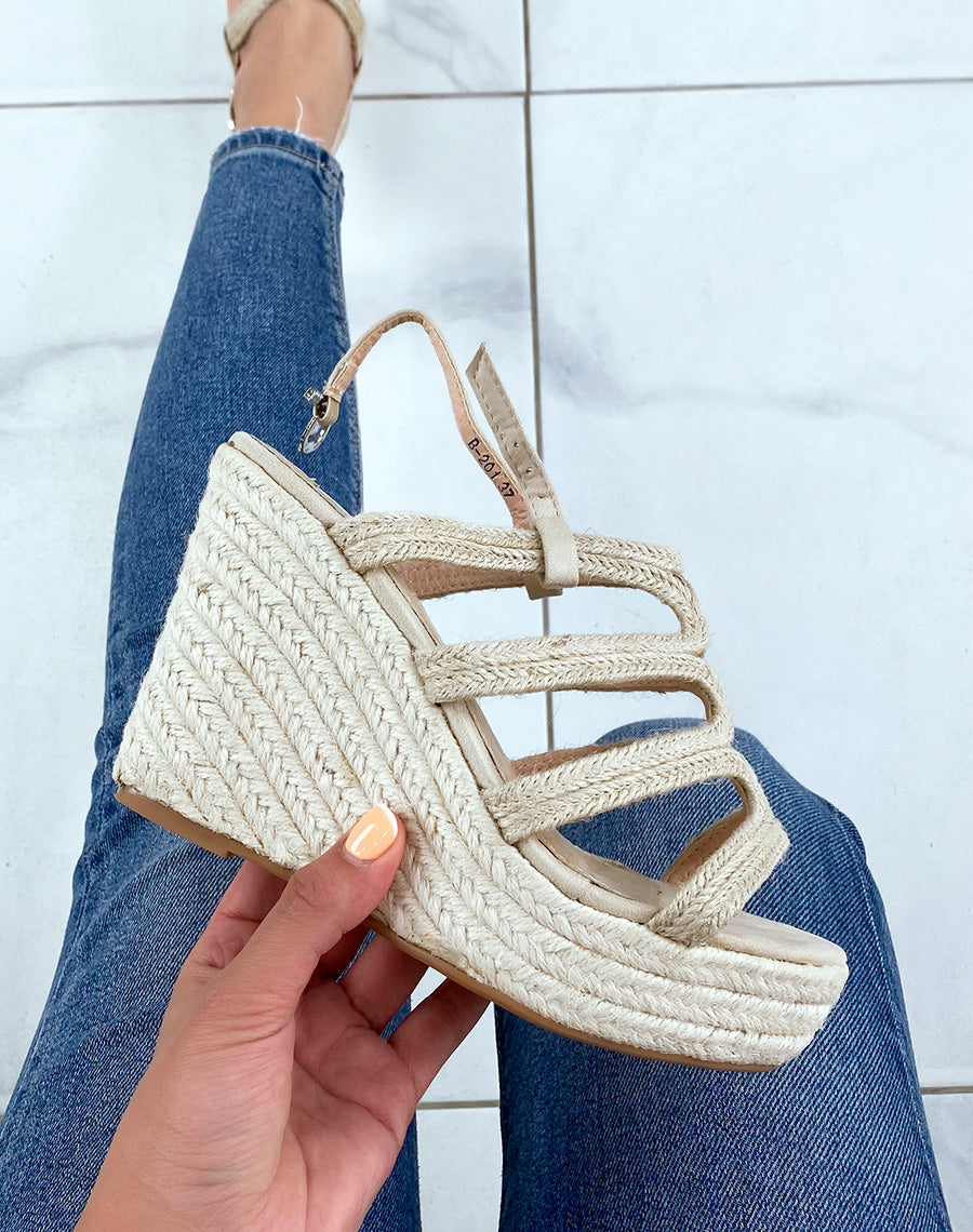 Compensées beiges à talon en toile de jute et brides arrondies