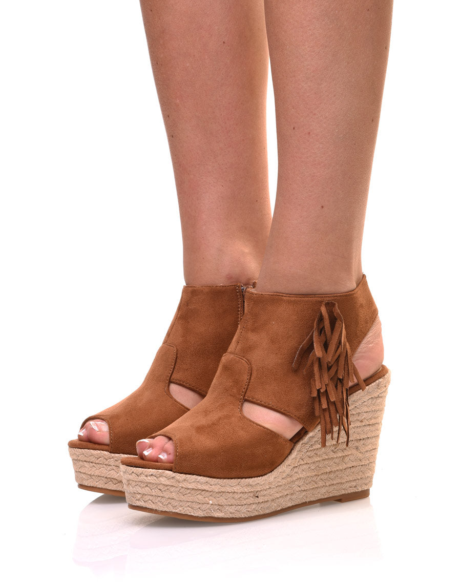 Compensées camel en suédine à franges
