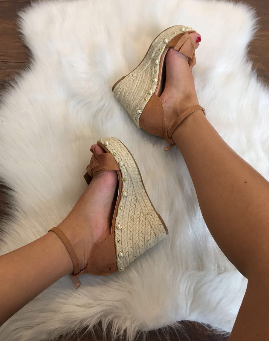 Compensées camel en suédine à nœud