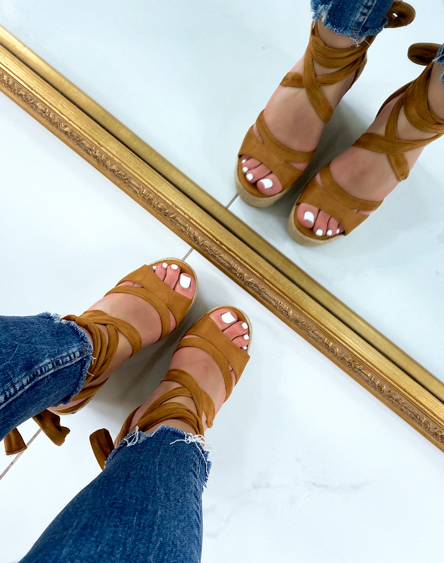 Compensées camel à long lacet