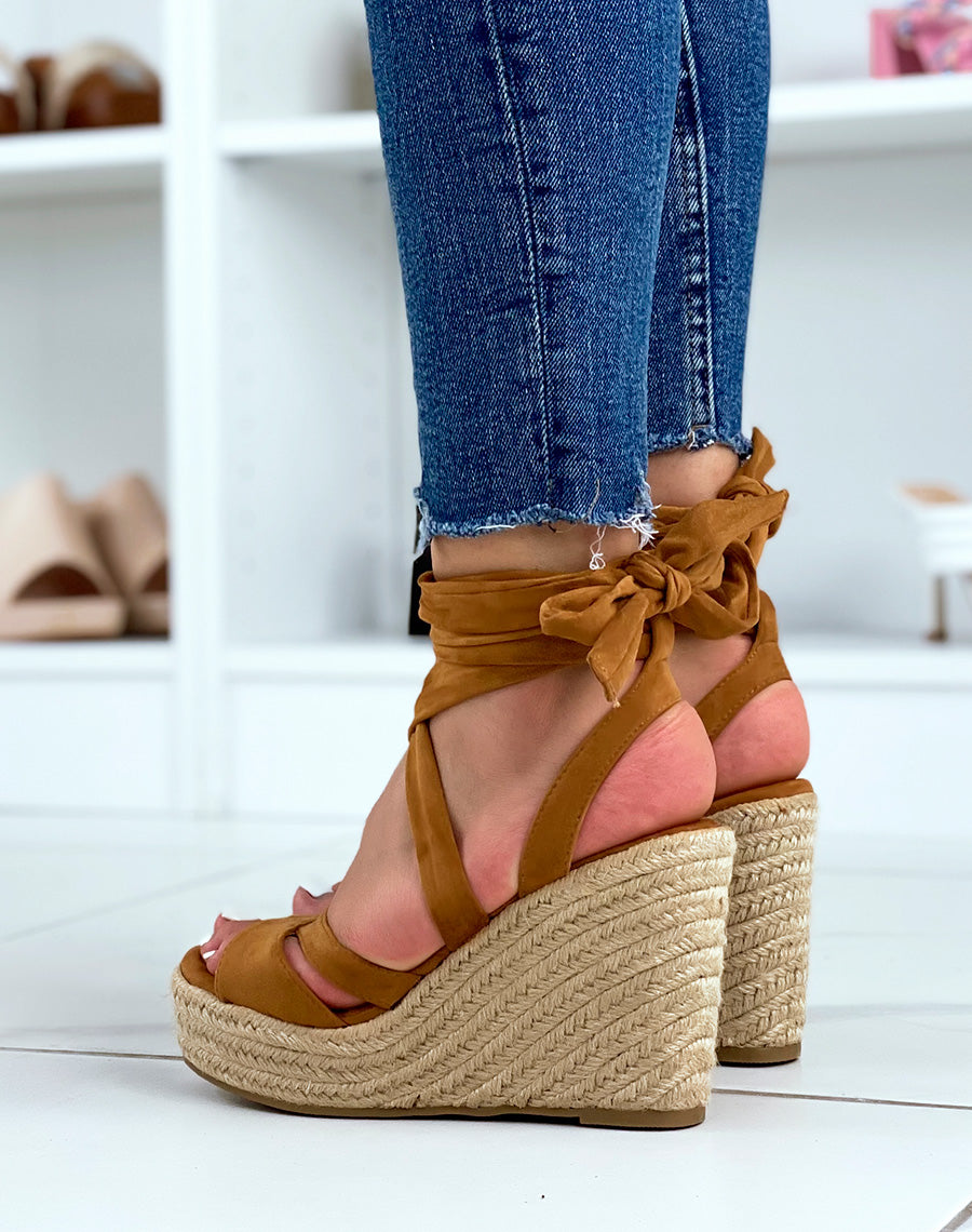 Compensées camel à long lacet