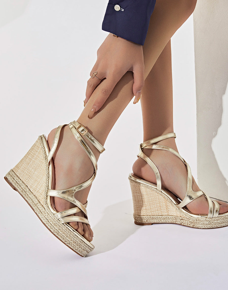 Compensées dorées à brides entrecroisées