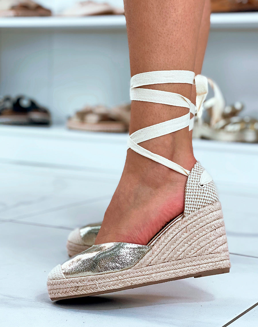 Compensées dorées et talon en jute
