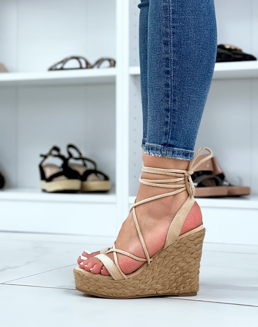 Compensées en suédine beiges à lacets