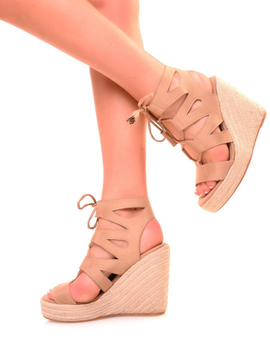 Compensées en suédine beiges à lacets entrecroisés