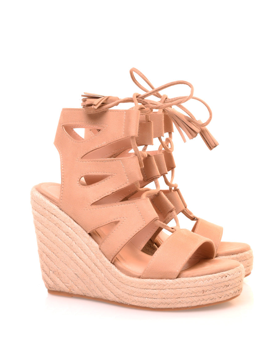 Compensées en suédine beiges à lacets entrecroisés