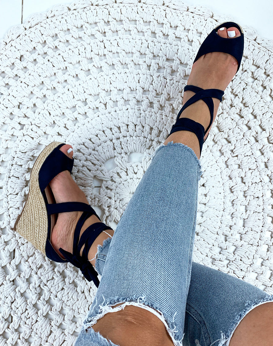 Compensées en suédine bleus à lacets entrecroisés