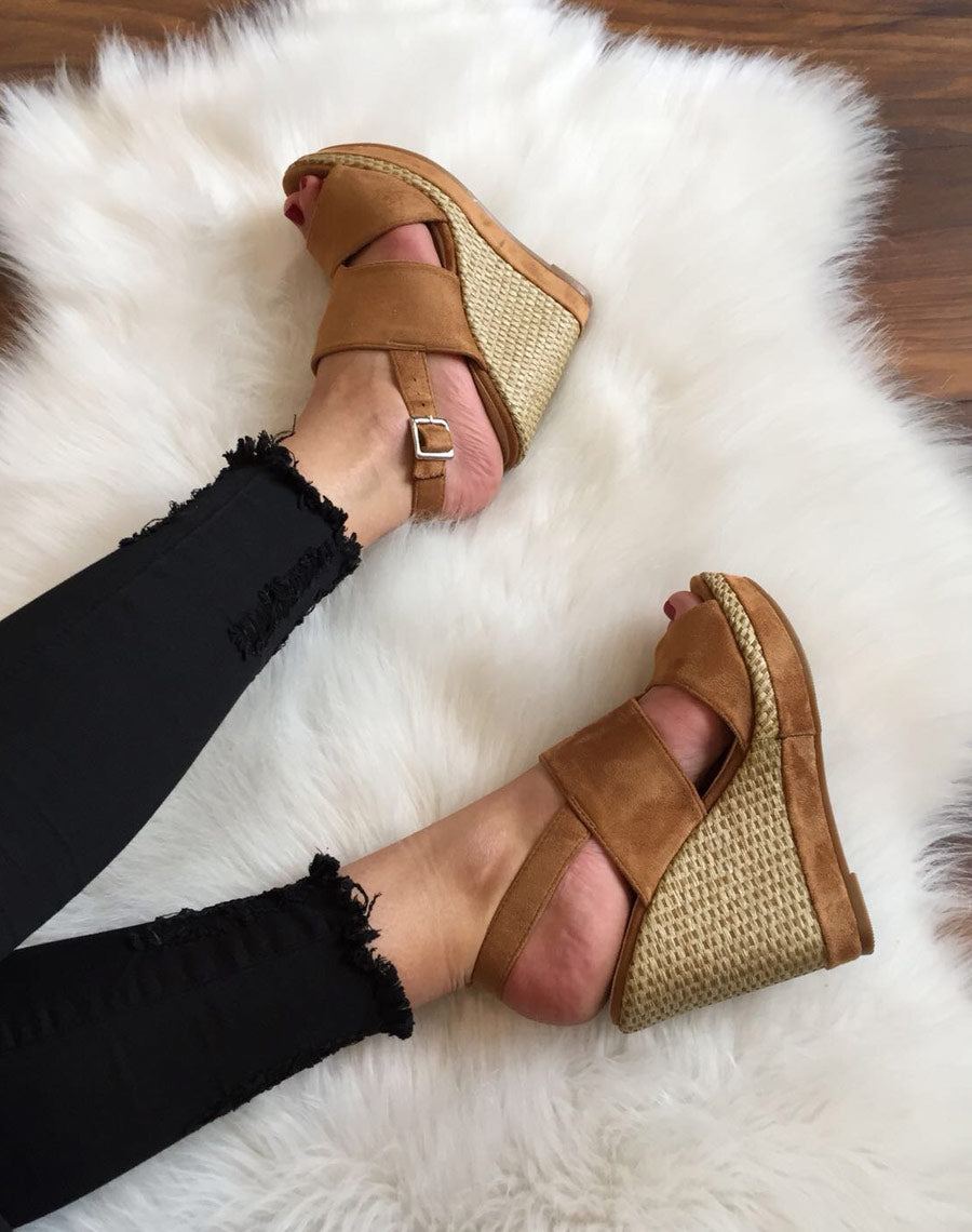 Compensées en suédine camel