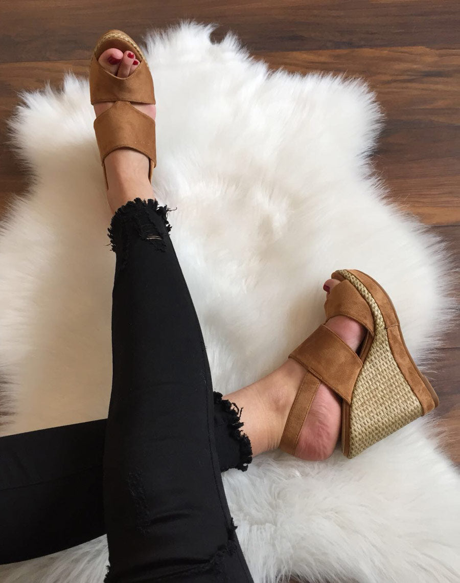 Compensées en suédine camel