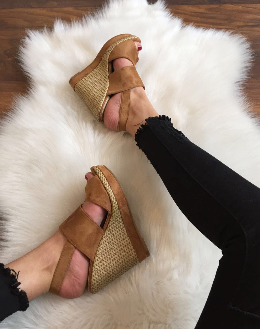 Compensées en suédine camel