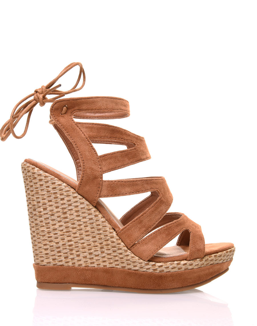 Compensées en suédine camel