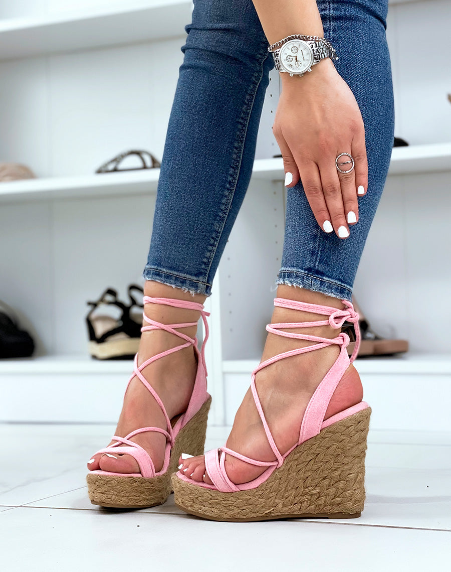 Compensées en suédine fushia à lacets