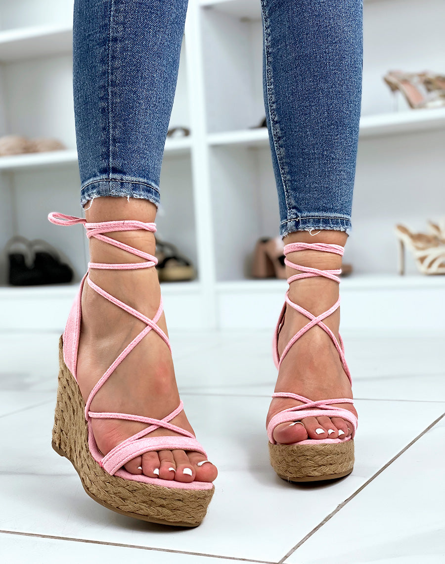 Compensées en suédine fushia à lacets