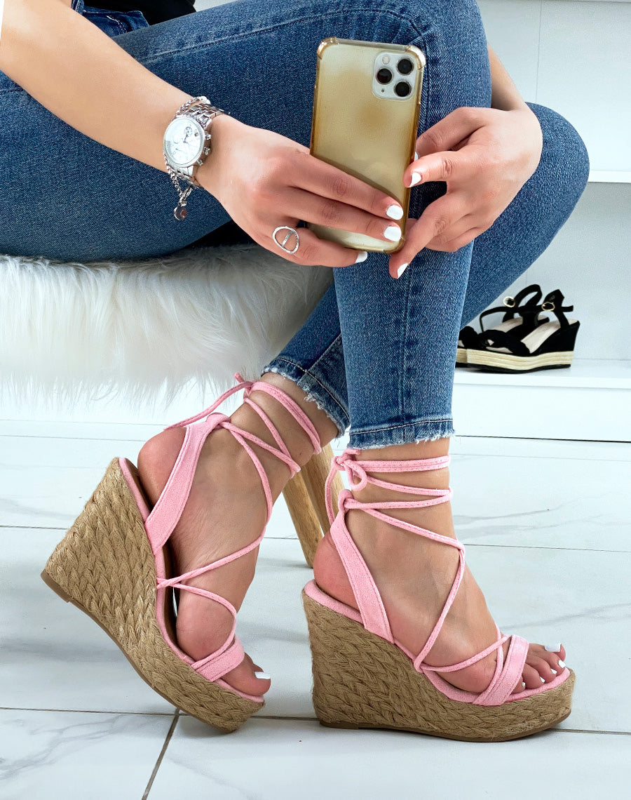 Compensées en suédine fushia à lacets