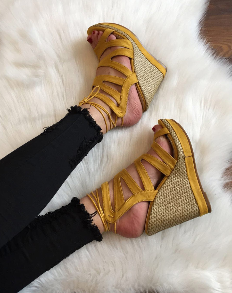 Compensées en suédine jaunes moutarde