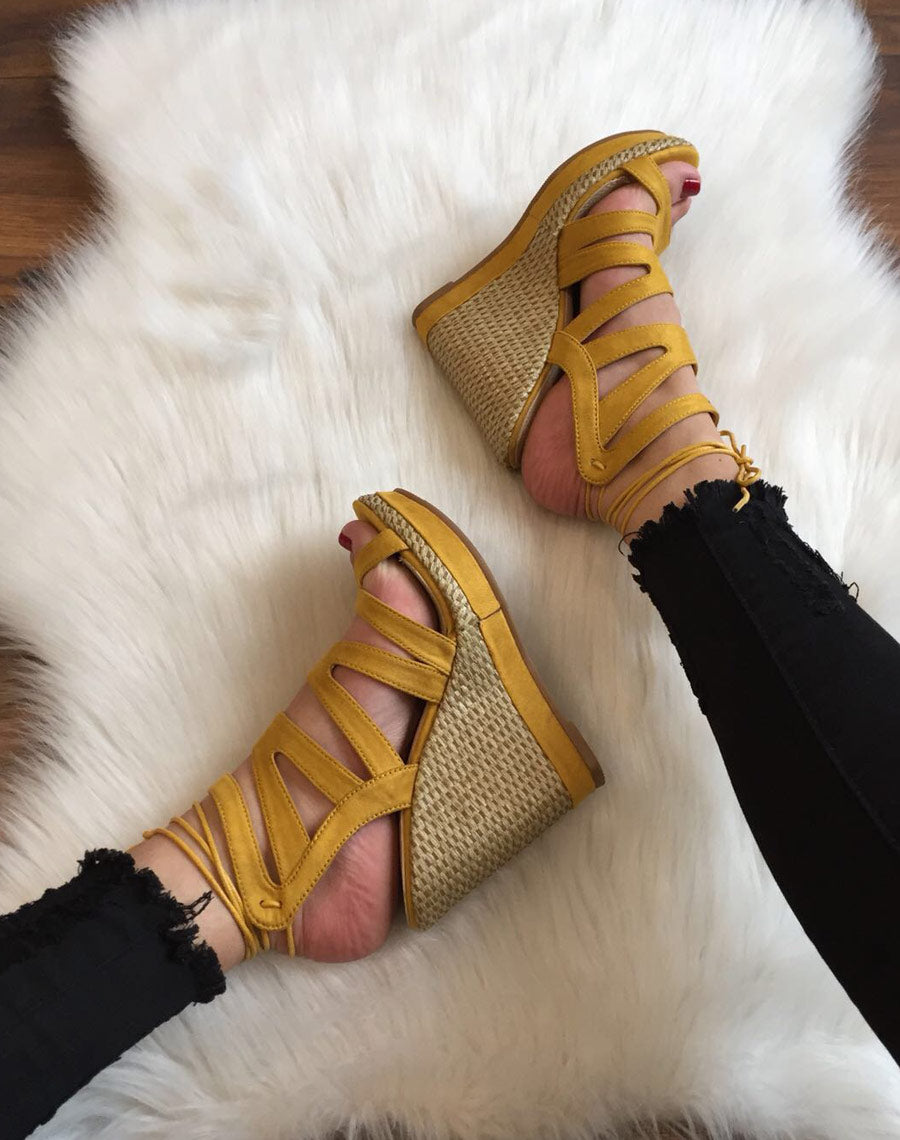 Compensées en suédine jaunes moutarde