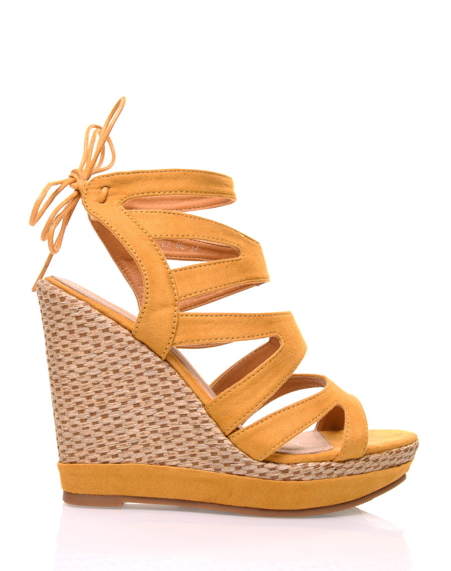 Compensées en suédine jaunes moutarde