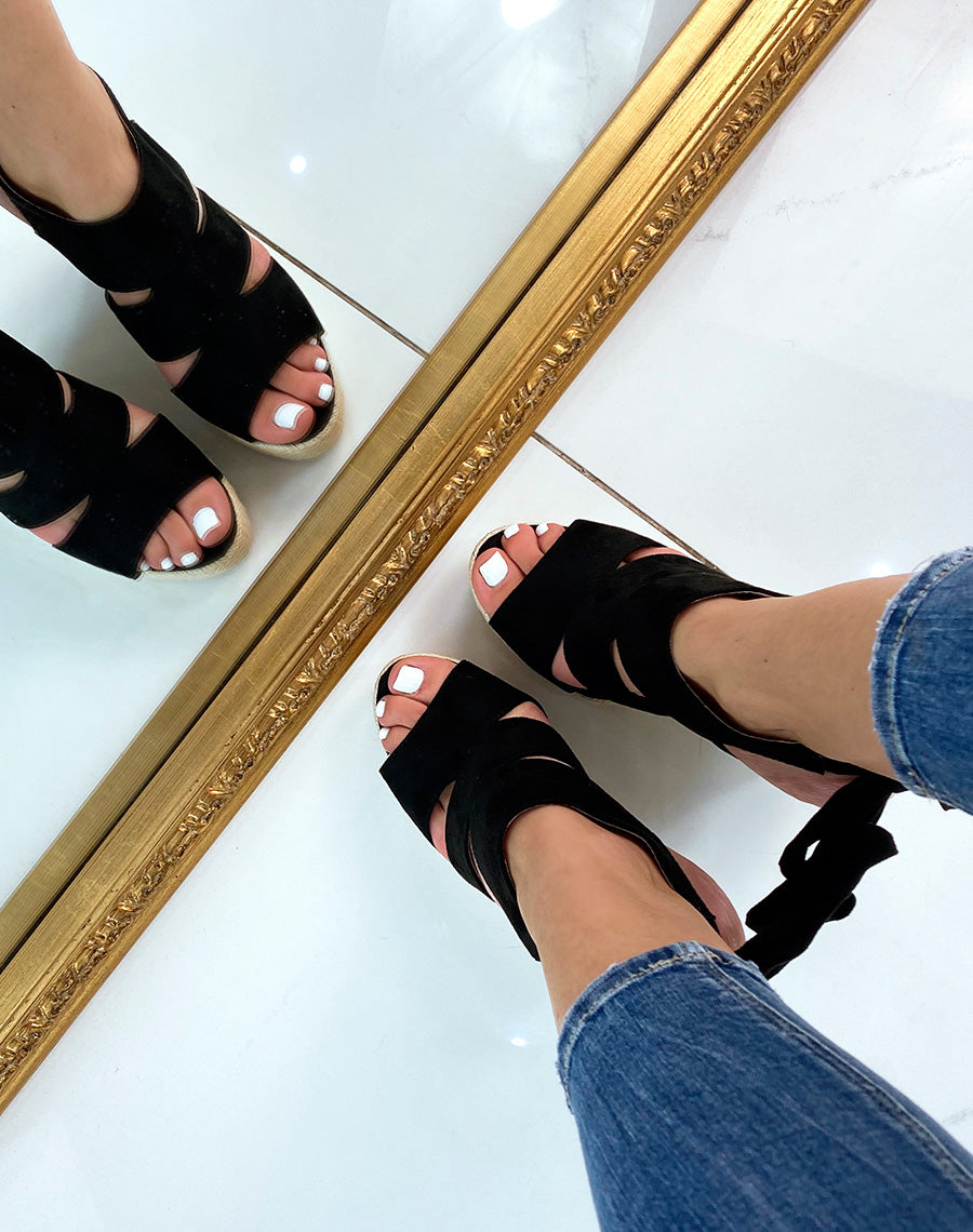 Compensées en suédine noire à brides épaisses