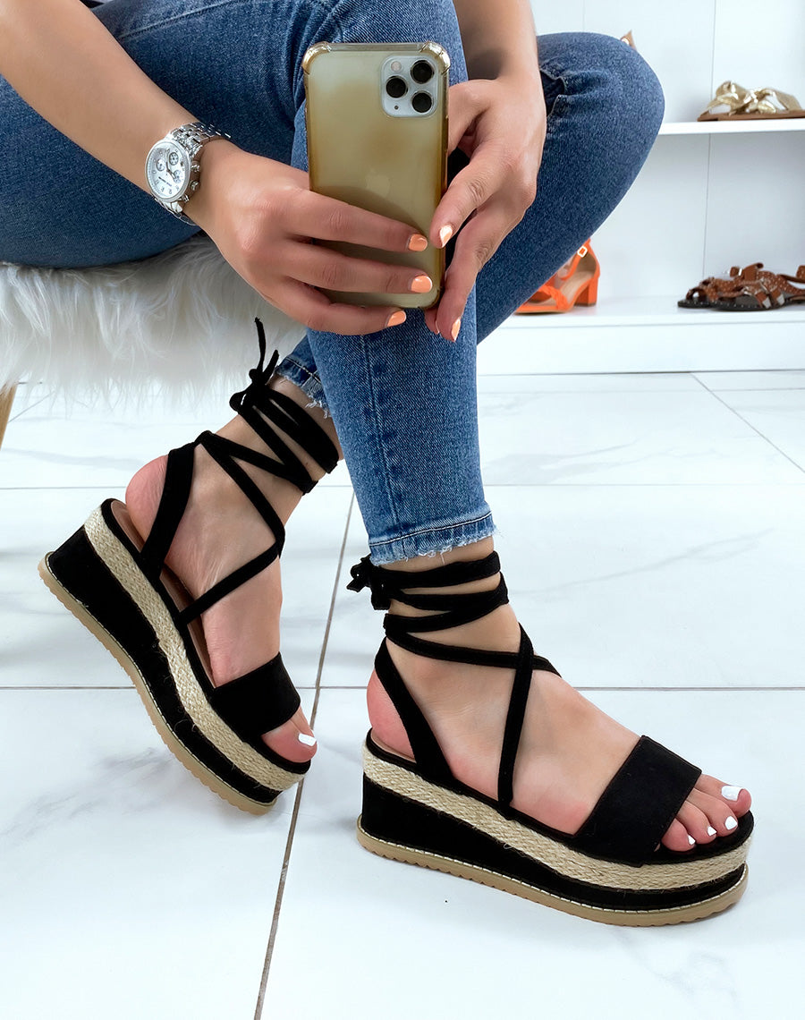 Compensées en suédine noire et lacet