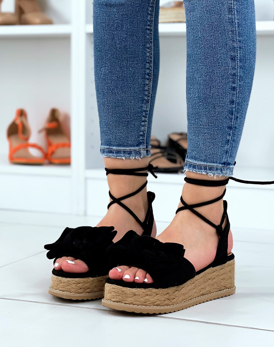 Compensées en suédine noire à noeud et lacet