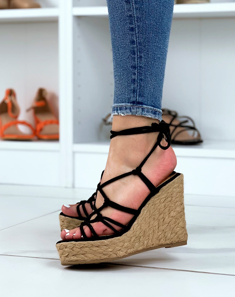 Compensées en suédine noire à talon en jute