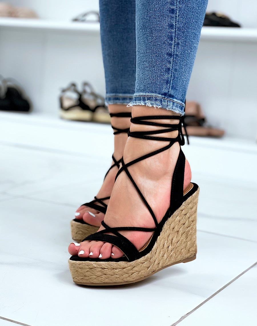 Compensées en suédine noires à lacets