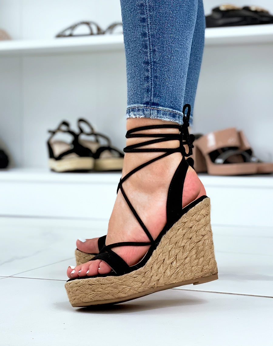 Compensées en suédine noires à lacets