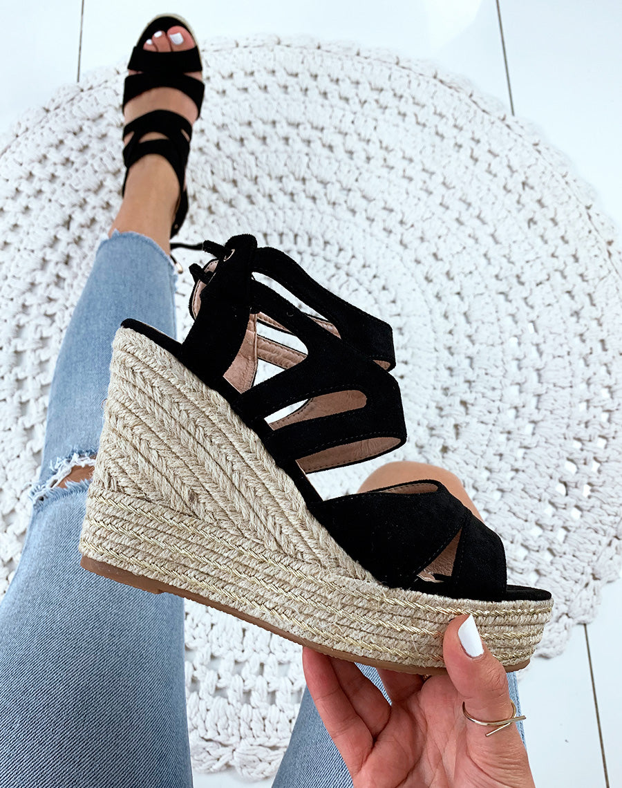 Compensées en suédine noirs à multiples brides