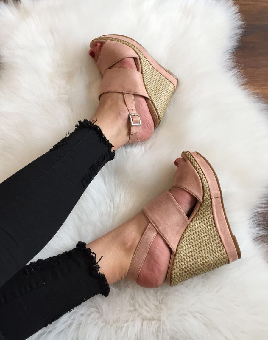 Compensées en suédine roses