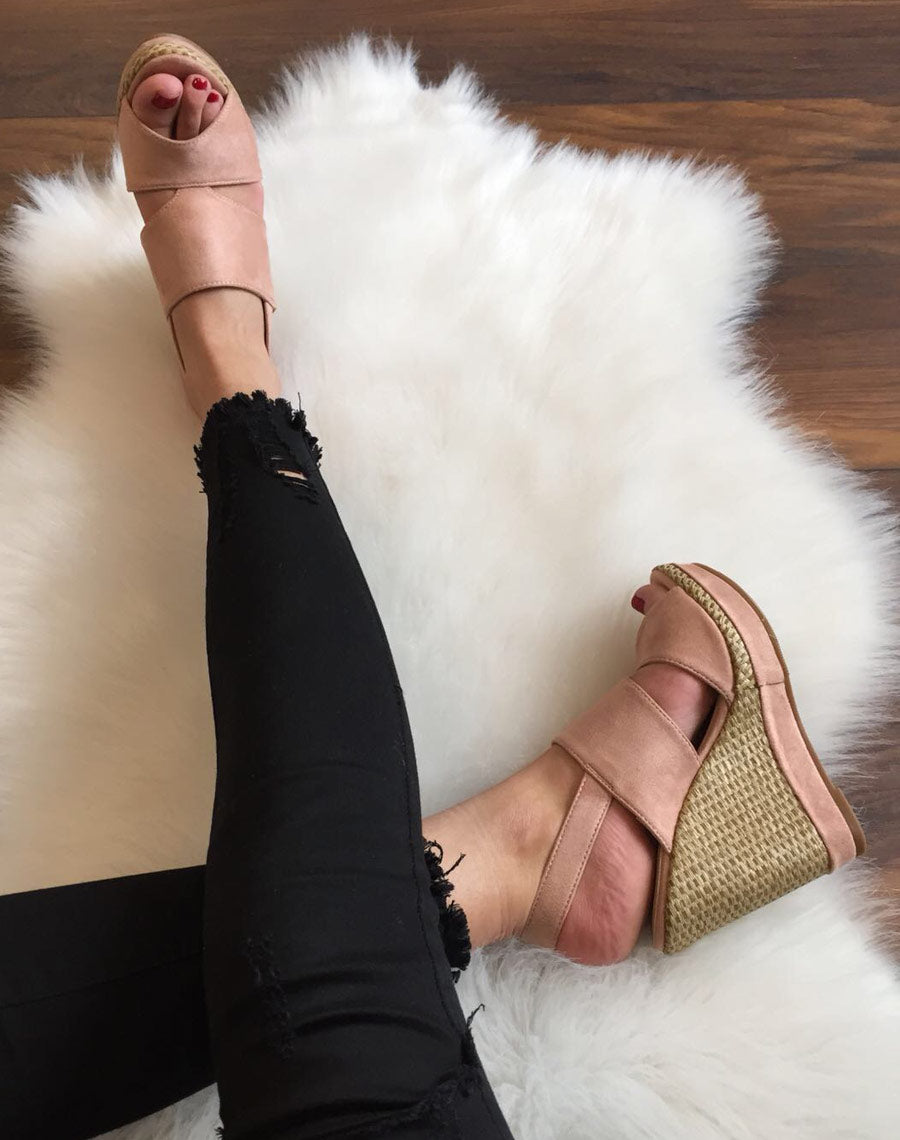 Compensées en suédine roses