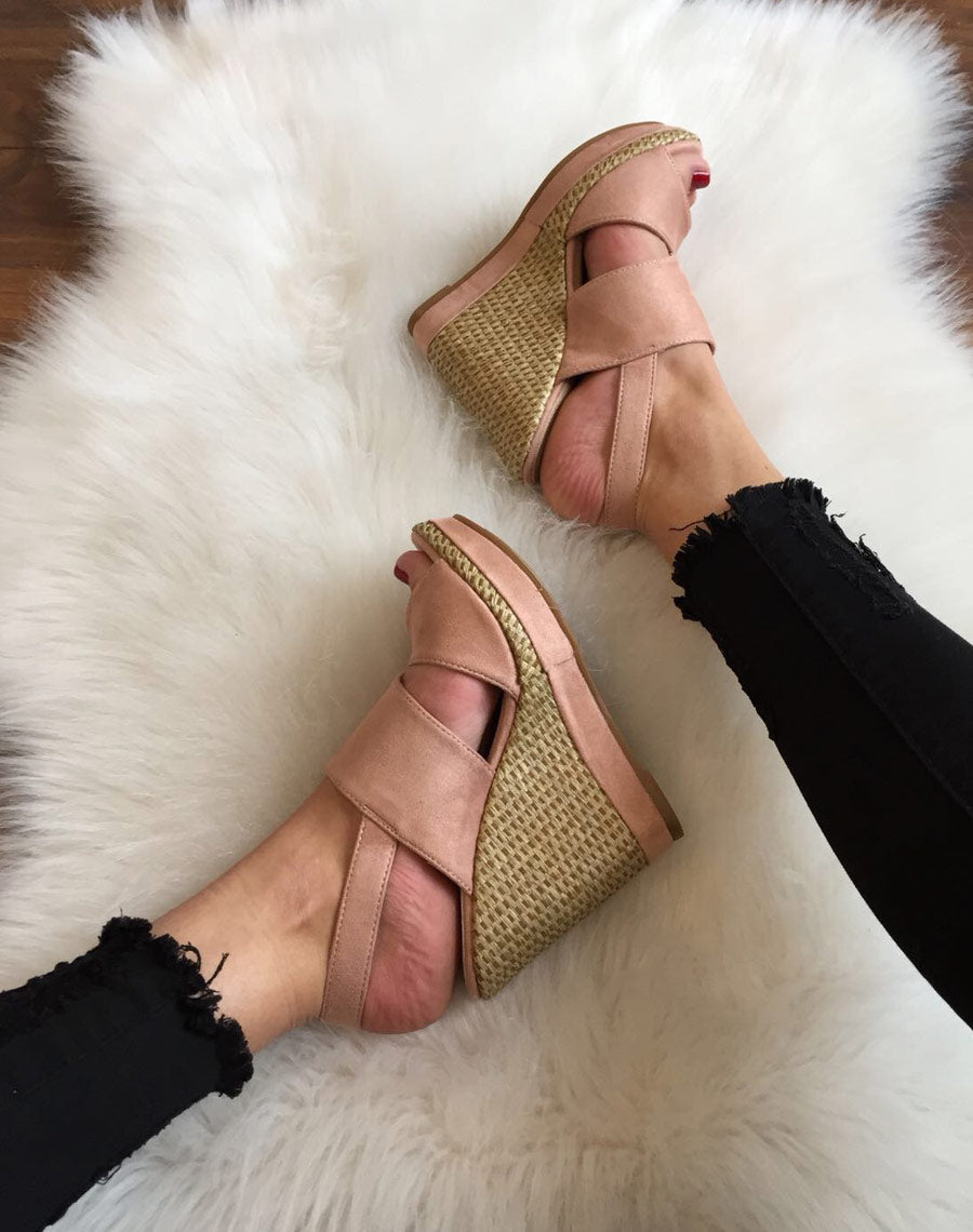 Compensées en suédine roses