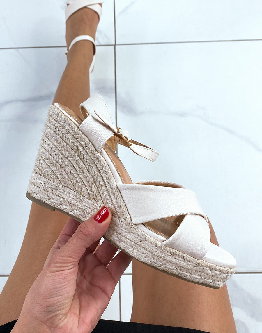 Compensées en tissu beige à brides entrecroisées