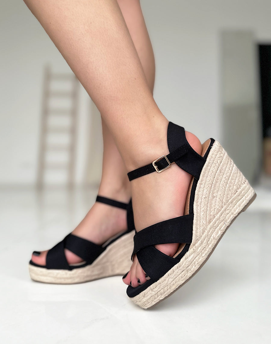 Compensées en tissu noir à brides entrecroisées