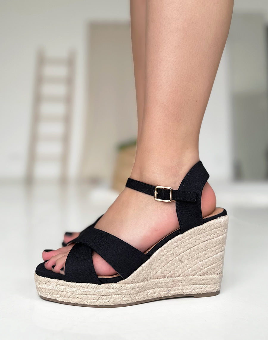 Compensées en tissu noir à brides entrecroisées