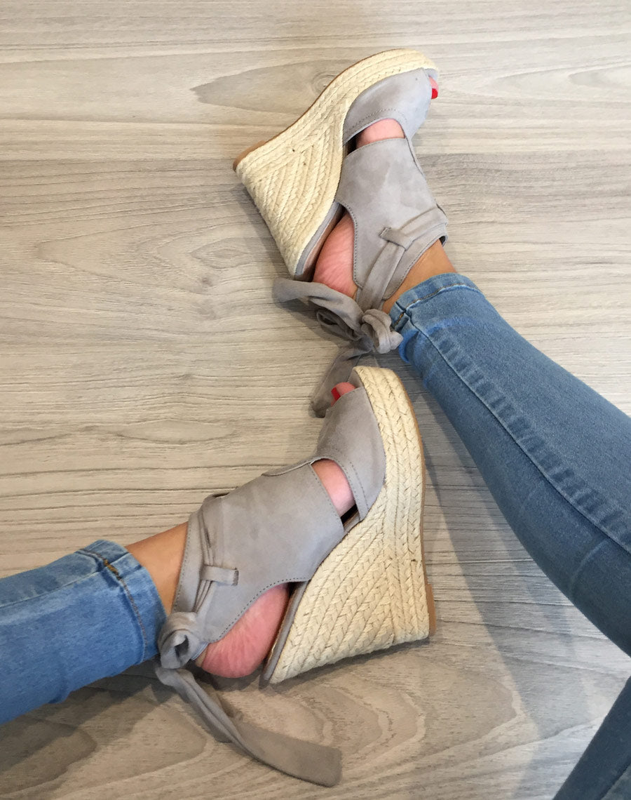 Compensées grises en suédine