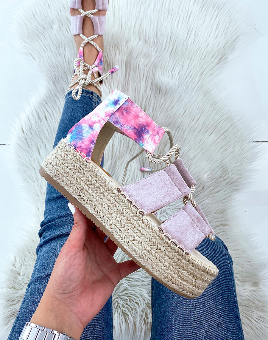 Compensées lilas à lacet et semelle en toile de jute