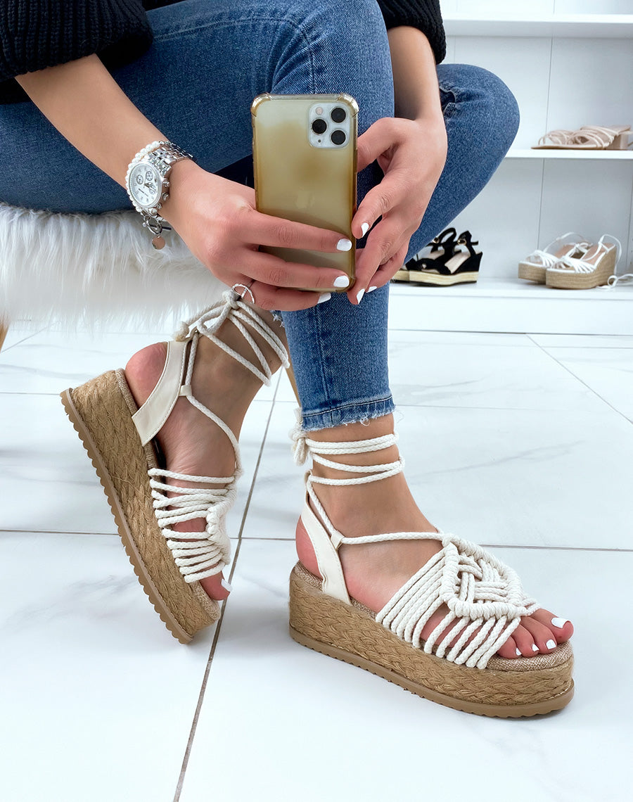 Compensées à longues brides beiges et semelle en jute