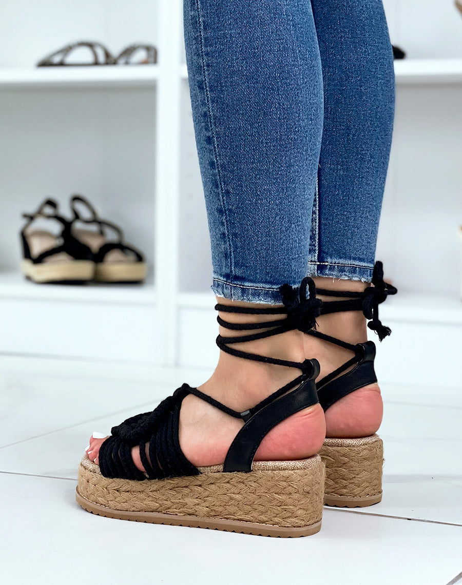 Compensées à longues brides noires et semelle en jute