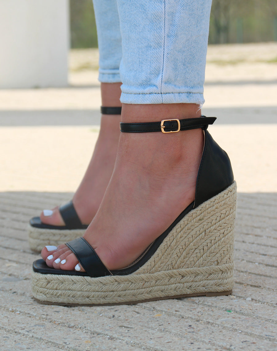 Compensées noires à bout carré et talon haut