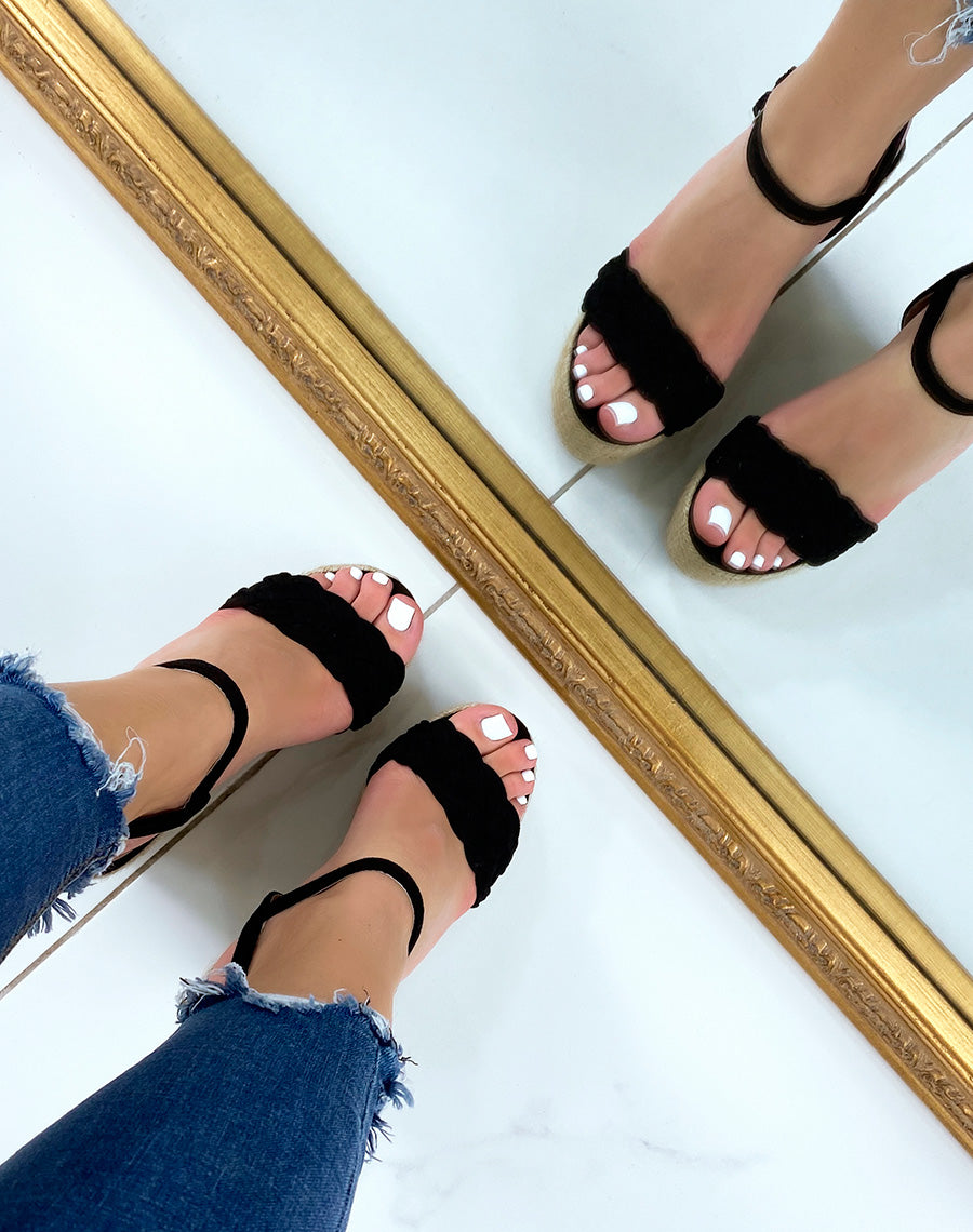 Compensées noires à bride tressée