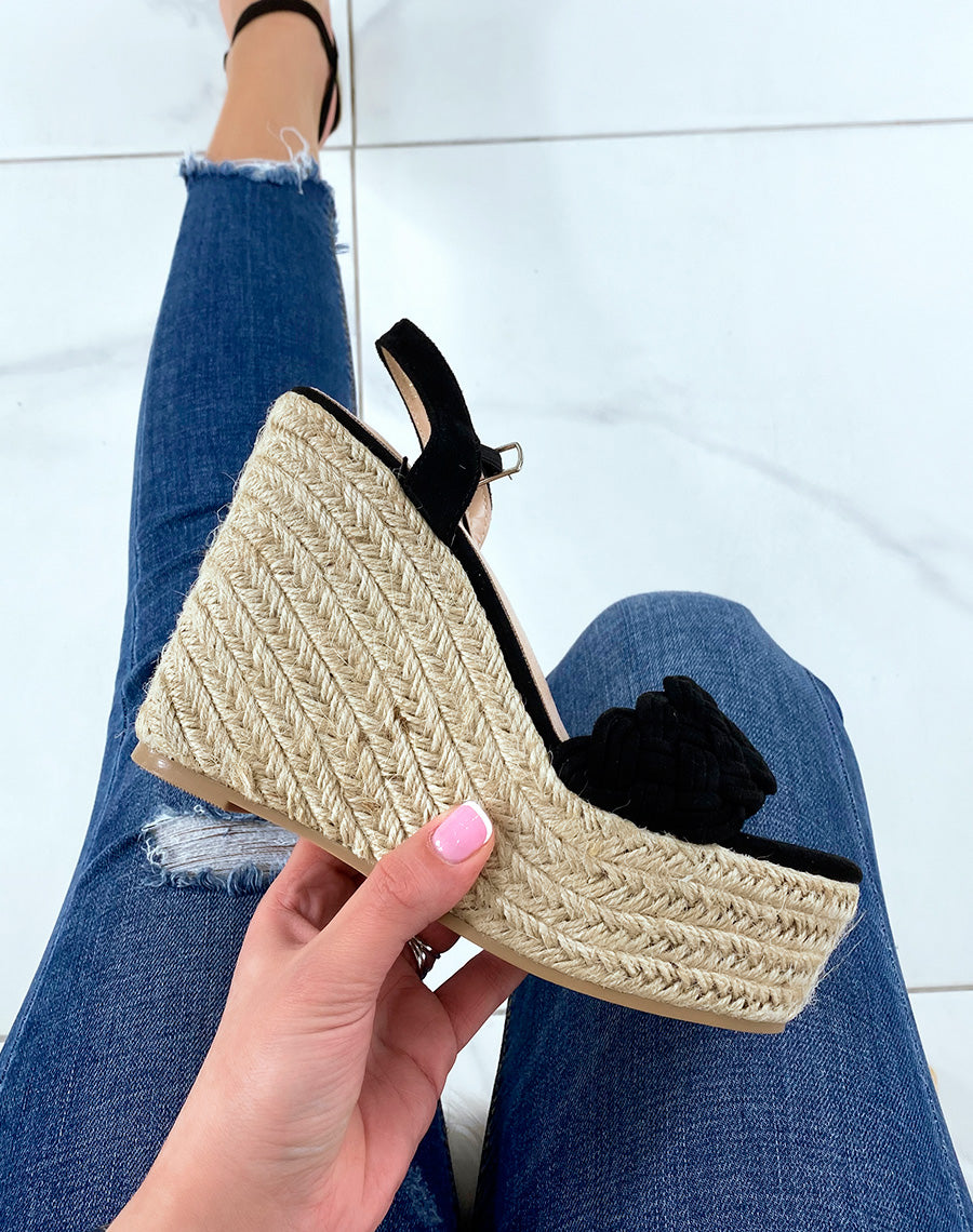 Compensées noires à bride tressée