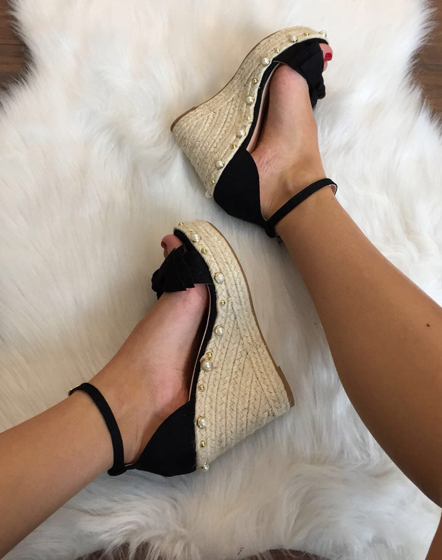 Compensées noires en suédine à nœud