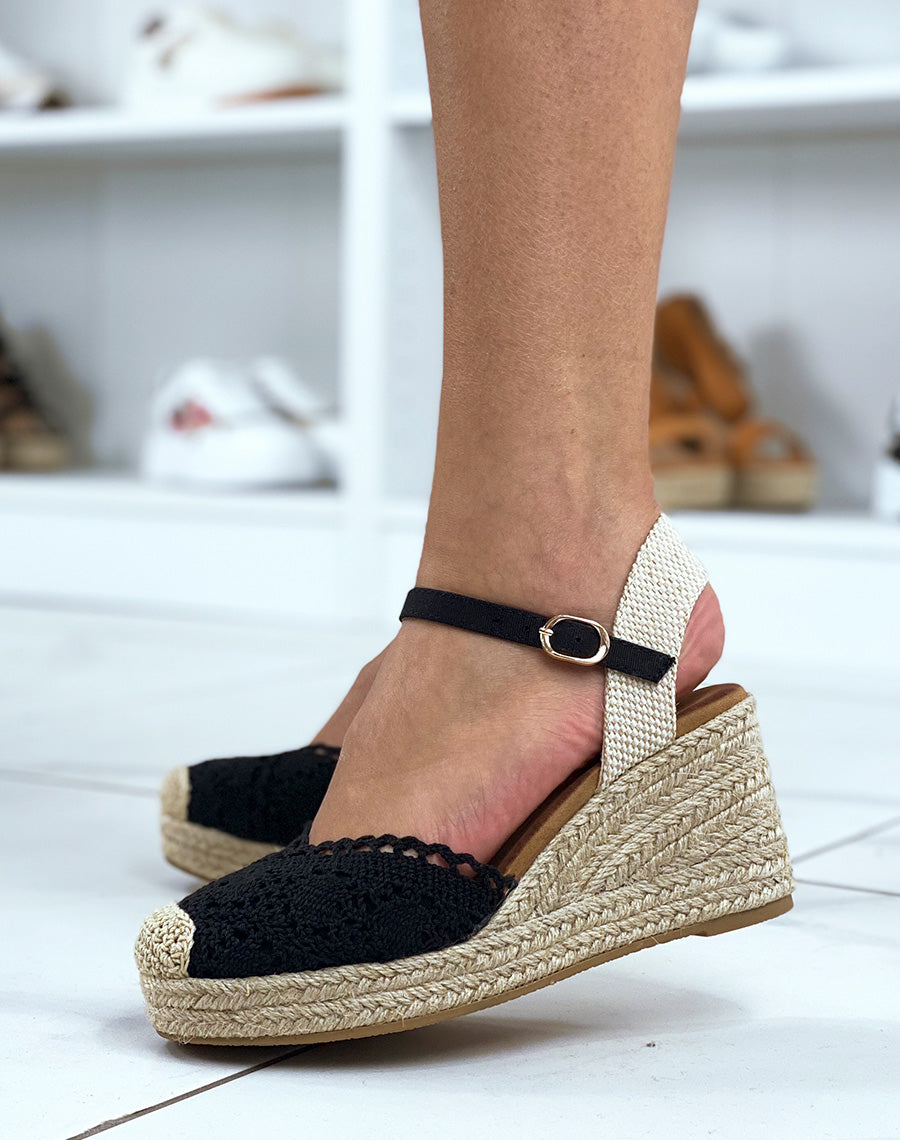 Compensées noires et beiges à détails brodés