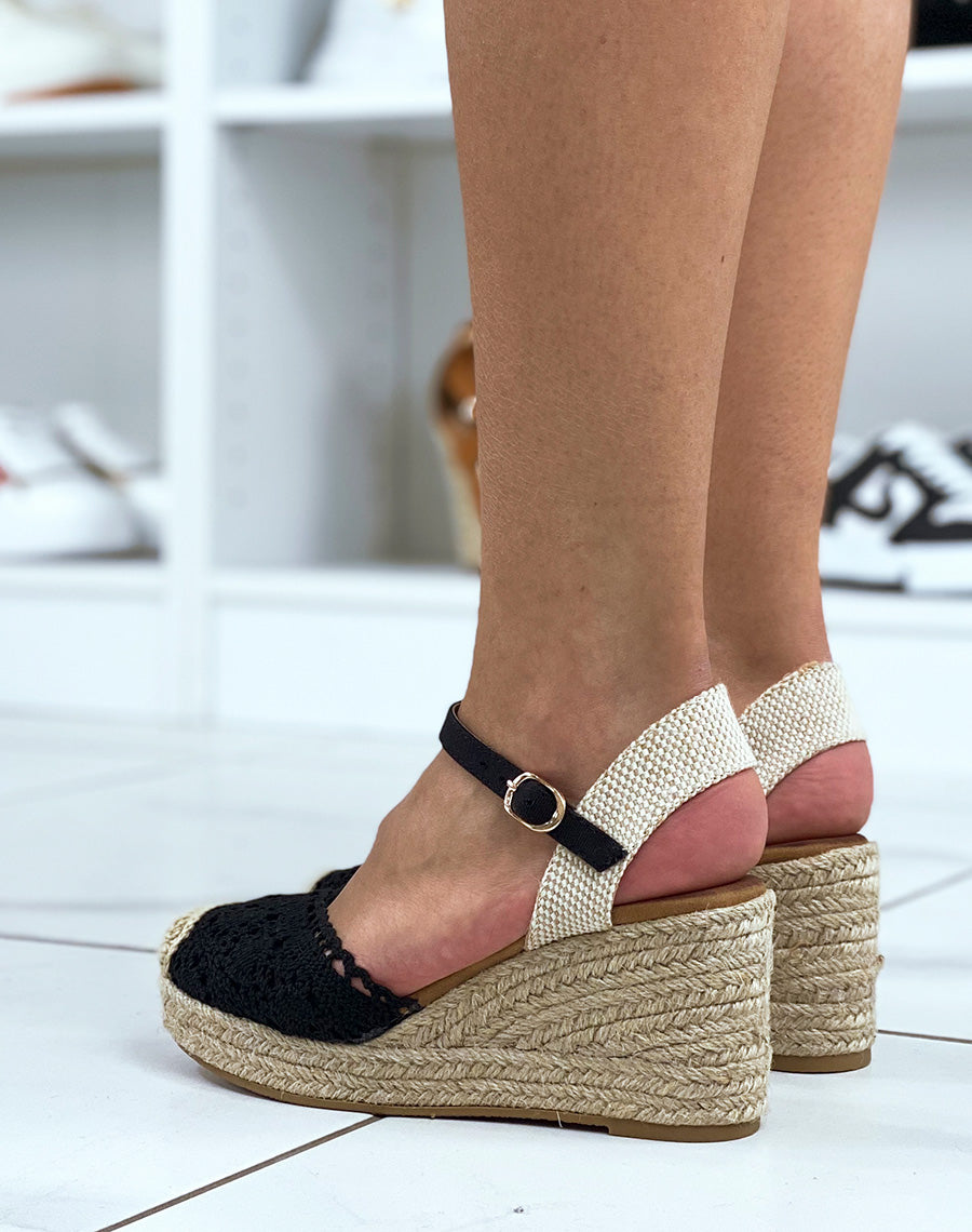 Compensées noires et beiges à détails brodés