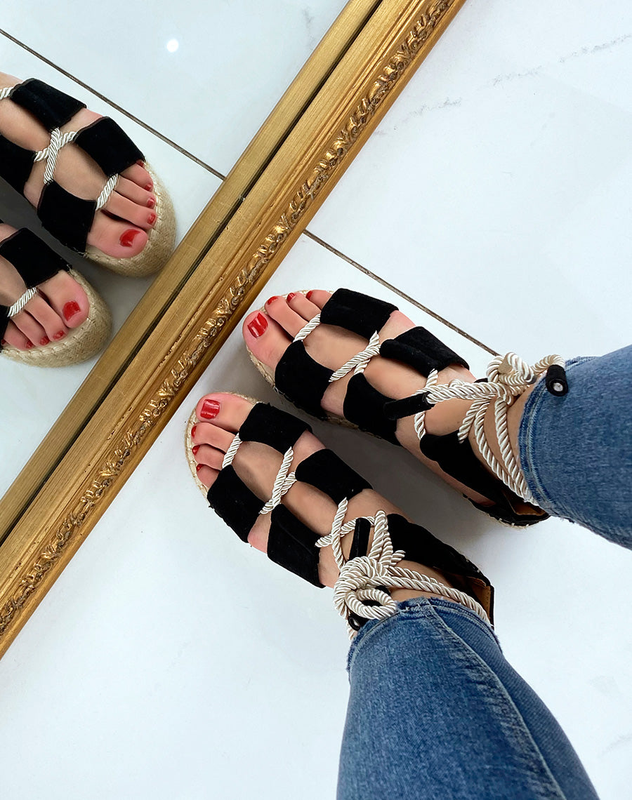 Compensées noires à lacet et semelle en toile de jute