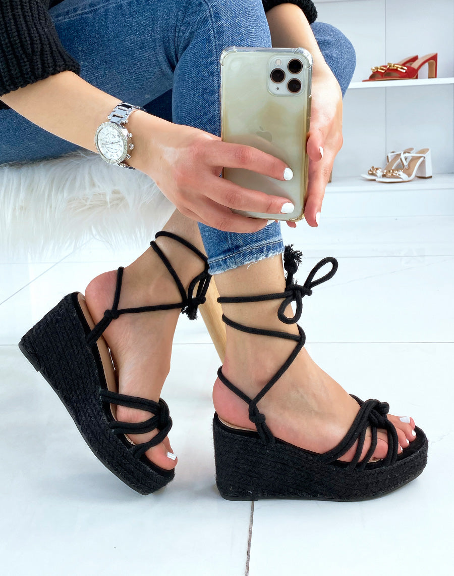 Compensées noires à longues lanières et semelle en jute