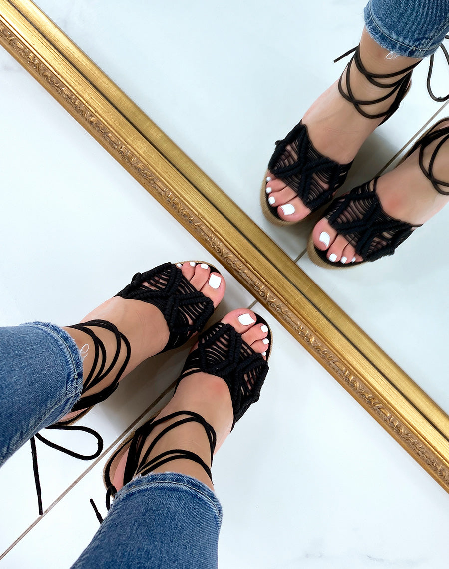 compensées noires style bohème avec lacets