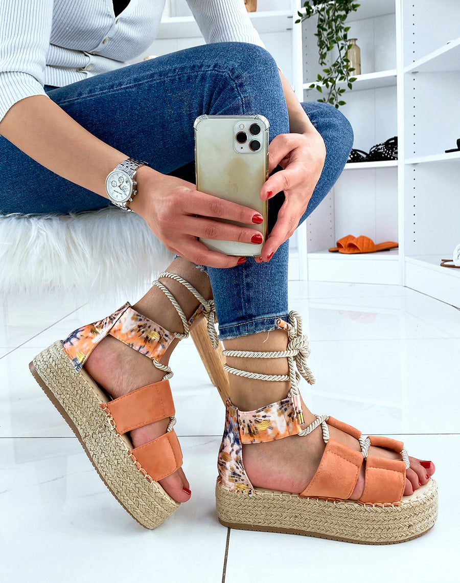 Compensées pêches à motifs fleuris à lacet et semelle en toile de jute