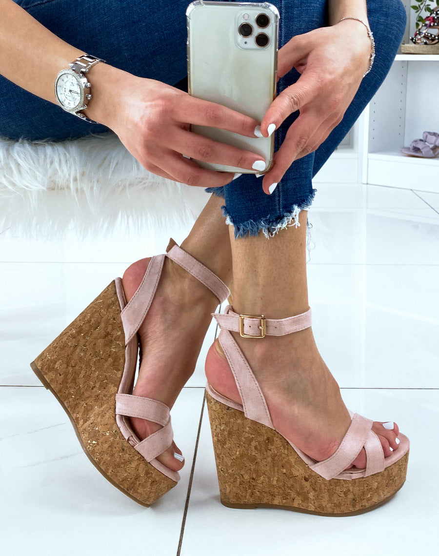 Compensées rose pastel en suédine à brides croisées